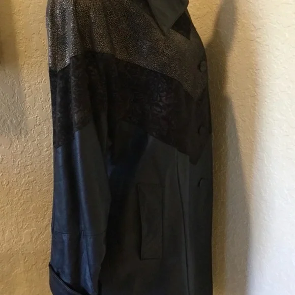 Avanti Women's Black and Brown Leather Jacket - Picture 5 of 8